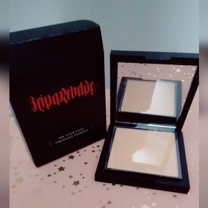 Reina Rebelde finishing powder